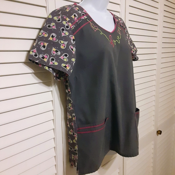 RUNWAY by Cherokee LOVE Scrub Top - Picture 2 of 11